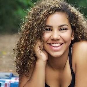 Meet your Posher, Maya